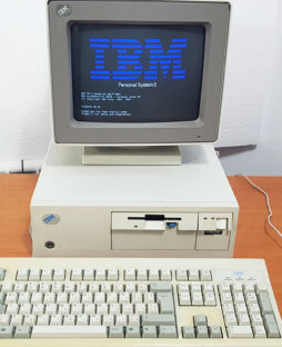 Vintage IBM PS/2-76i computer, Intel 80486 SX33Mhz, Windows 95, 1992y
