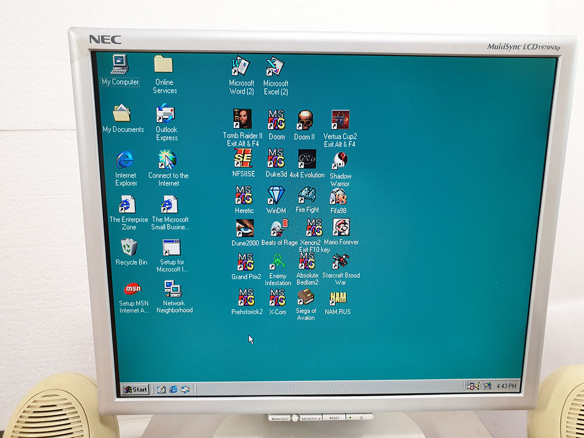Vintage Gaming FUJITSU SIEMENS i815e, 64MB, 20GB, CD-Rom, Windows 98 Installed. - Image 5
