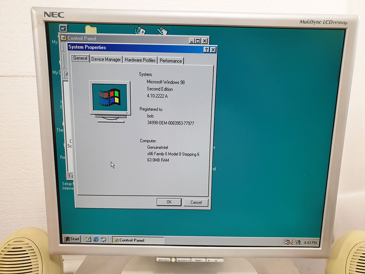 Vintage Gaming FUJITSU SIEMENS i815e, 64MB, 20GB, CD-Rom, Windows 98 Installed. - Image 8