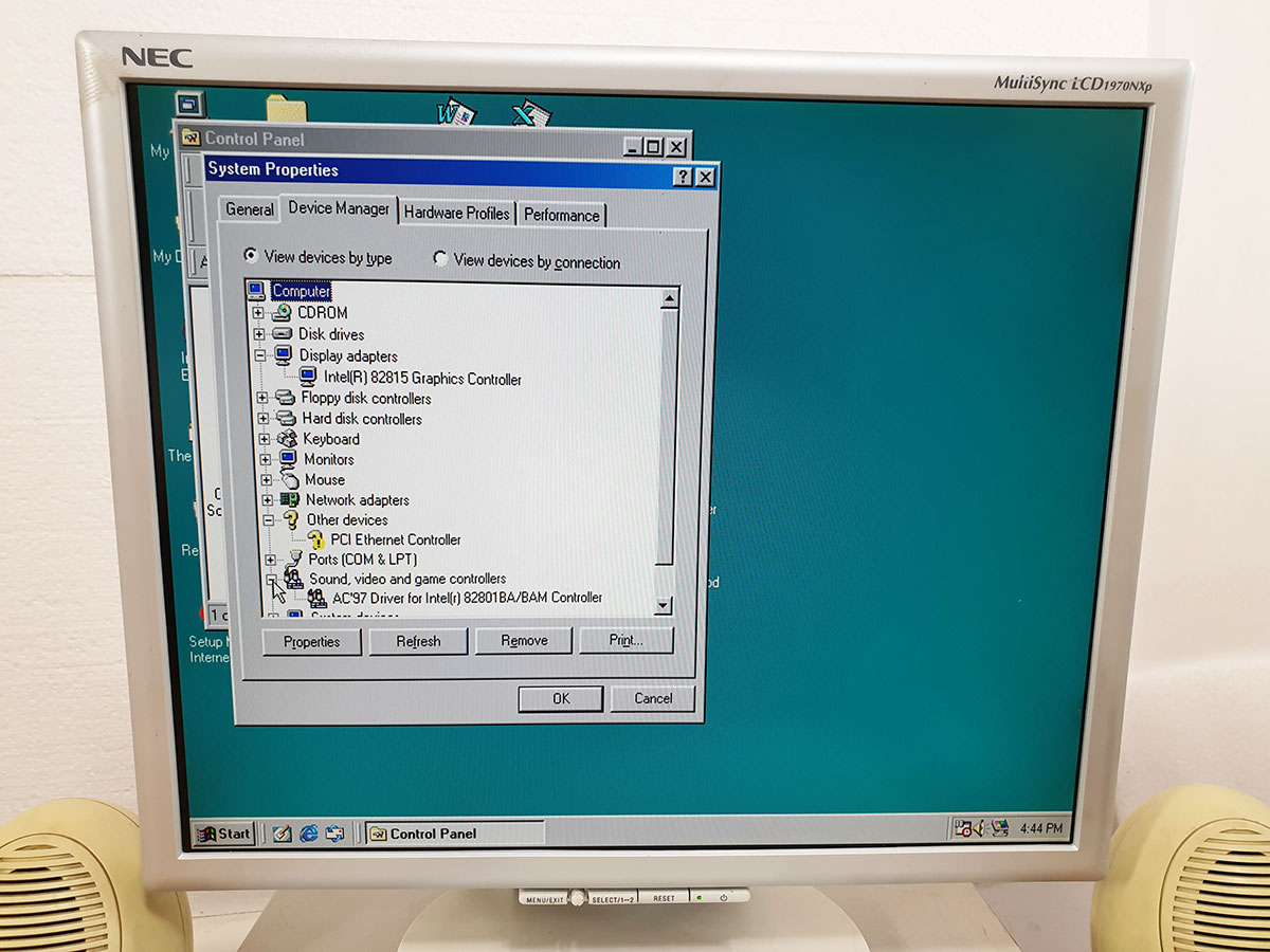 Vintage Gaming FUJITSU SIEMENS i815e, 64MB, 20GB, CD-Rom, Windows 98 Installed. - Image 9
