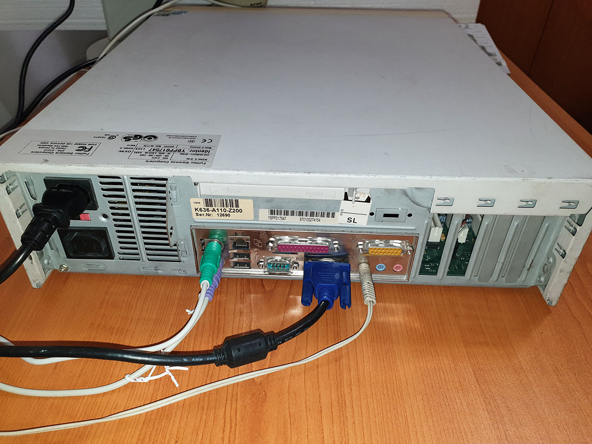 Vintage Gaming FUJITSU SIEMENS i815e, 64MB, 20GB, CD-Rom, Windows 98 Installed. - Image 12
